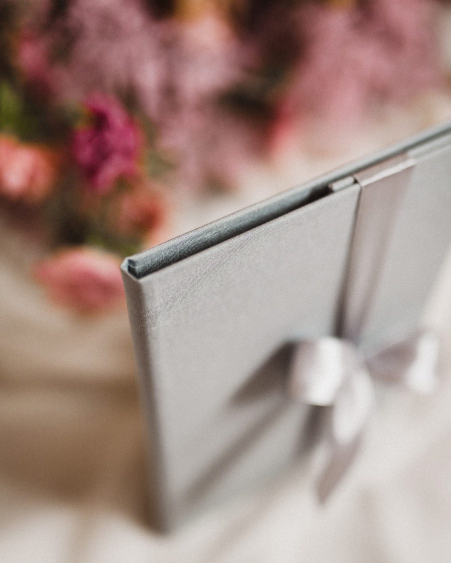 ewelina-zieba-teczka-na-zdjecia-w-kolorze-szarym-02 Teczka na zdjęcia w kolorze szarym