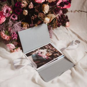 ewelina-zieba-teczka-na-zdjecia-w-kolorze-szarym-03 Teczka na zdjęcia w kolorze szarym