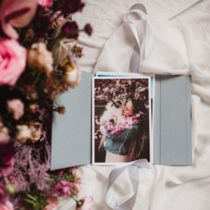 ewelina-zieba-teczka-na-zdjecia-w-kolorze-szarym-04 Teczka na zdjęcia w kolorze szarym