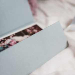 ewelina-zieba-teczka-na-zdjecia-w-kolorze-szarym-05 Teczka na zdjęcia w kolorze szarym