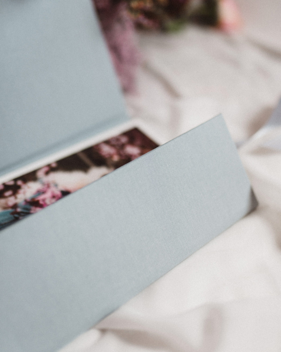 ewelina-zieba-teczka-na-zdjecia-w-kolorze-szarym-05 Teczka na zdjęcia w kolorze szarym