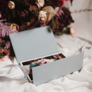 ewelina-zieba-teczka-na-zdjecia-w-kolorze-szarym-06 Teczka na zdjęcia w kolorze szarym