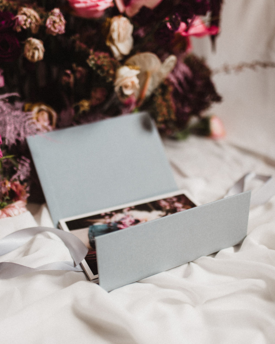 ewelina-zieba-teczka-na-zdjecia-w-kolorze-szarym-06 Teczka na zdjęcia w kolorze szarym