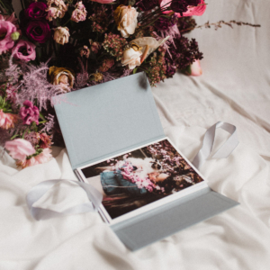 ewelina-zieba-teczka-na-zdjecia-w-kolorze-szarym-07 Teczka na zdjęcia w kolorze szarym