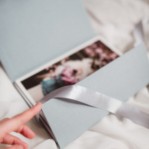 ewelina-zieba-teczka-na-zdjecia-w-kolorze-szarym-08 Teczka na zdjęcia w kolorze szarym