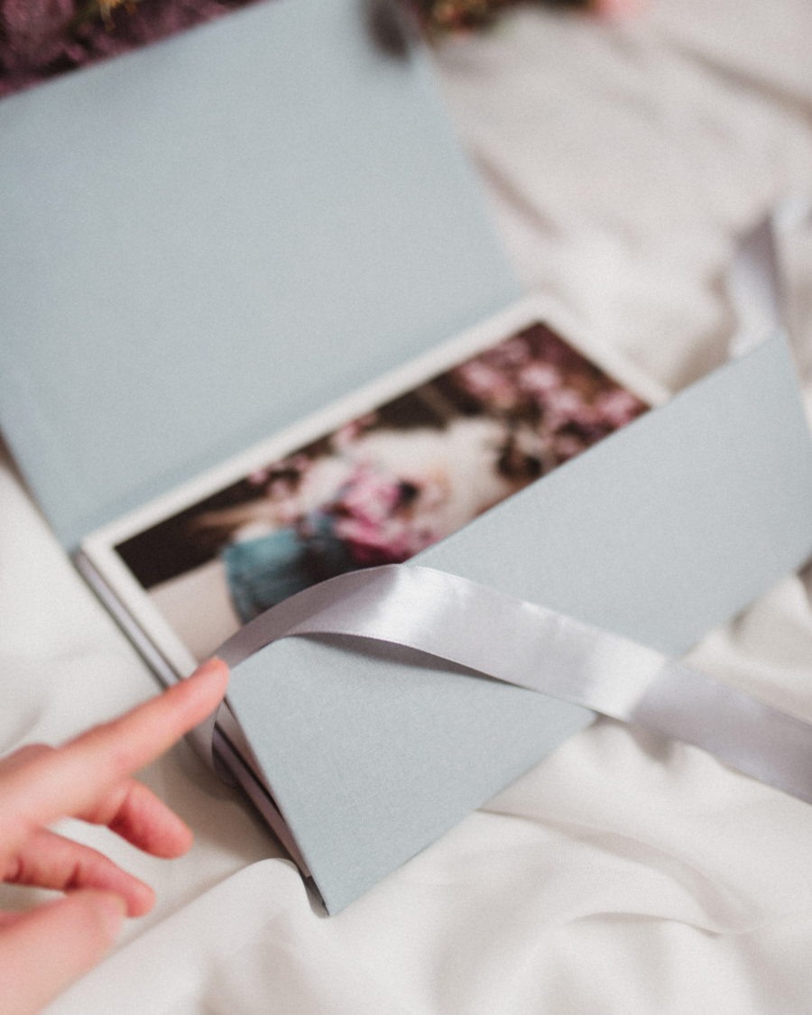 ewelina-zieba-teczka-na-zdjecia-w-kolorze-szarym-08 Teczka na zdjęcia w kolorze szarym