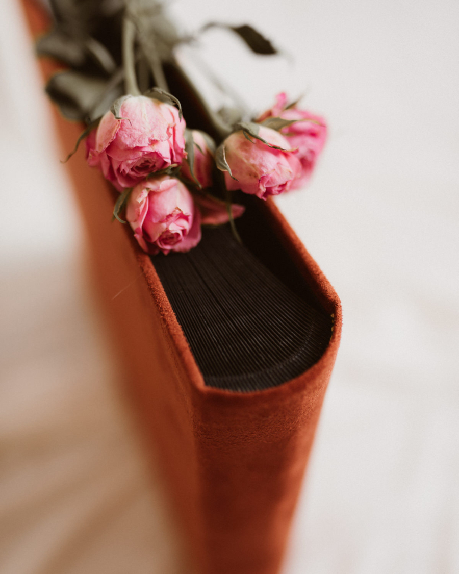 Tradycyjny album na zdjęcia - Ceglany ze złotą grafiką