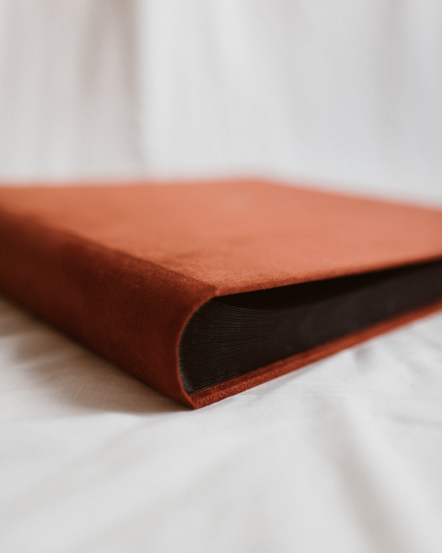 Tradycyjny album na zdjęcia - Ceglany ze złotą grafiką