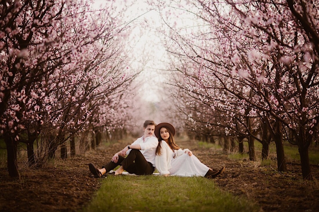 Sesja w kwitnącym sadzie 3 sesja w sadzie 1