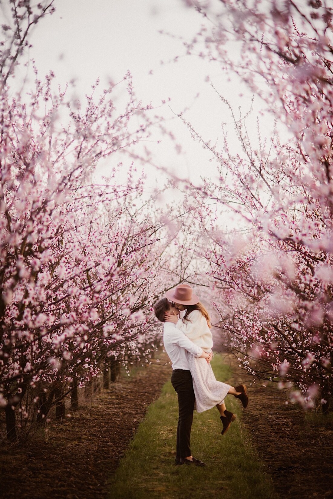 Sesja w kwitnącym sadzie 8 sesja w sadzie 6