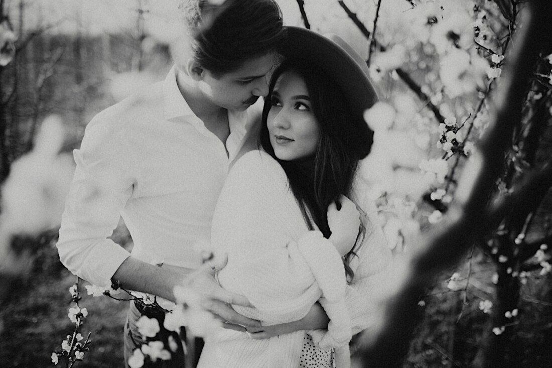 Sesja w kwitnącym sadzie 10 sesja w sadzie 8